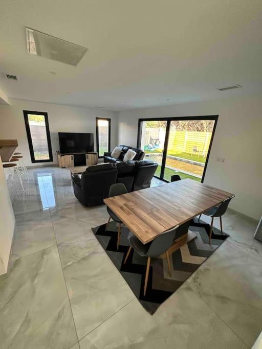 Villa Detente Et Plaisir : Moderne Avec Piscine